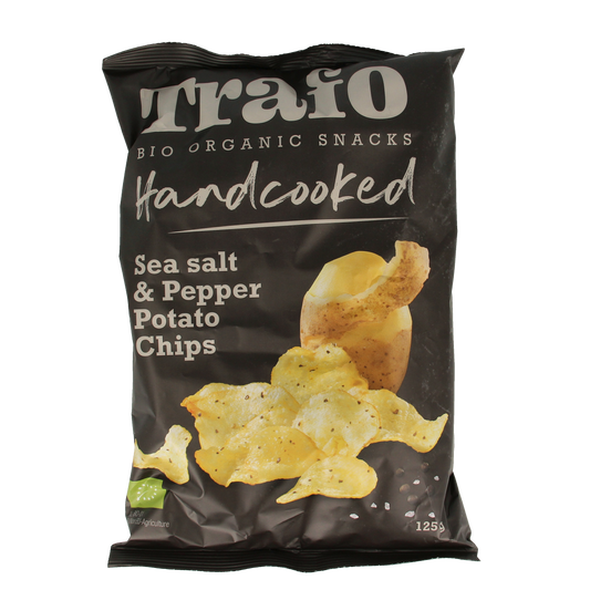Trafo handcooked zeezout en peper chips in 125g package, crispy chips with sea salt and pepper flavor, natural snack option