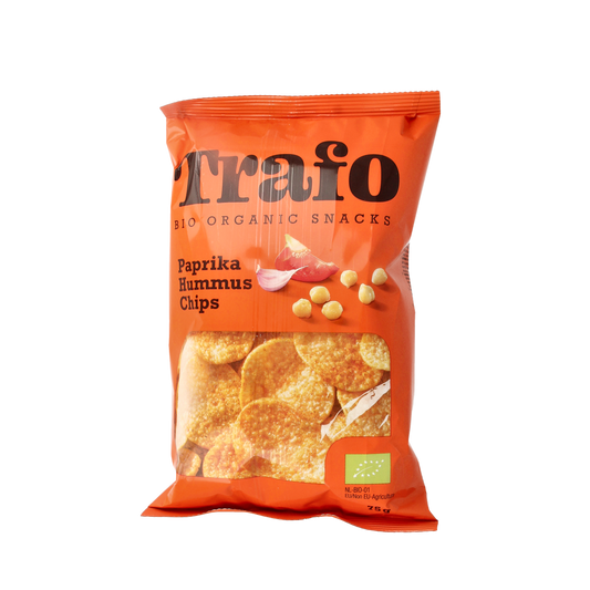 Trafo bio paprika hummus chips, 75g, crispy chips with paprika flavor, in a transparent bag showing the chips inside.