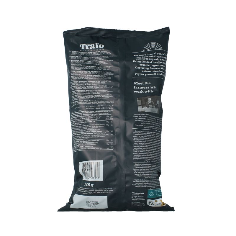 Trafo Hongaarse paprika bio chips en zoutjes in 125 gram package, featuring vibrant red paprika flavor and crunchy texture.