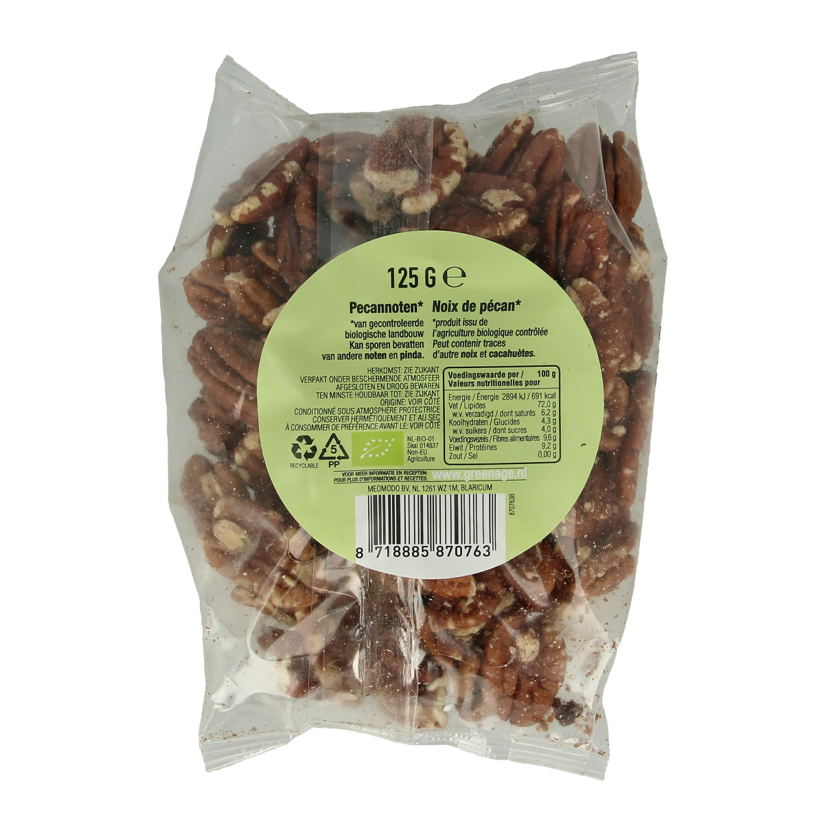 Greenage organic raw pecan nuts in 125g package, healthy snack and snack en tussendoortjes, close-up of green and brown pecans