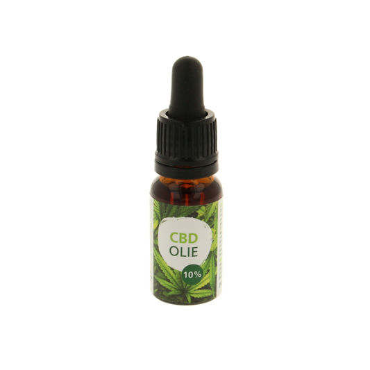 CBD olie 10% van MijnNatuurwinkel in een 10 ml fles, kruidenpreparaat met oogstrelende groene verpakking en doseerspipet.