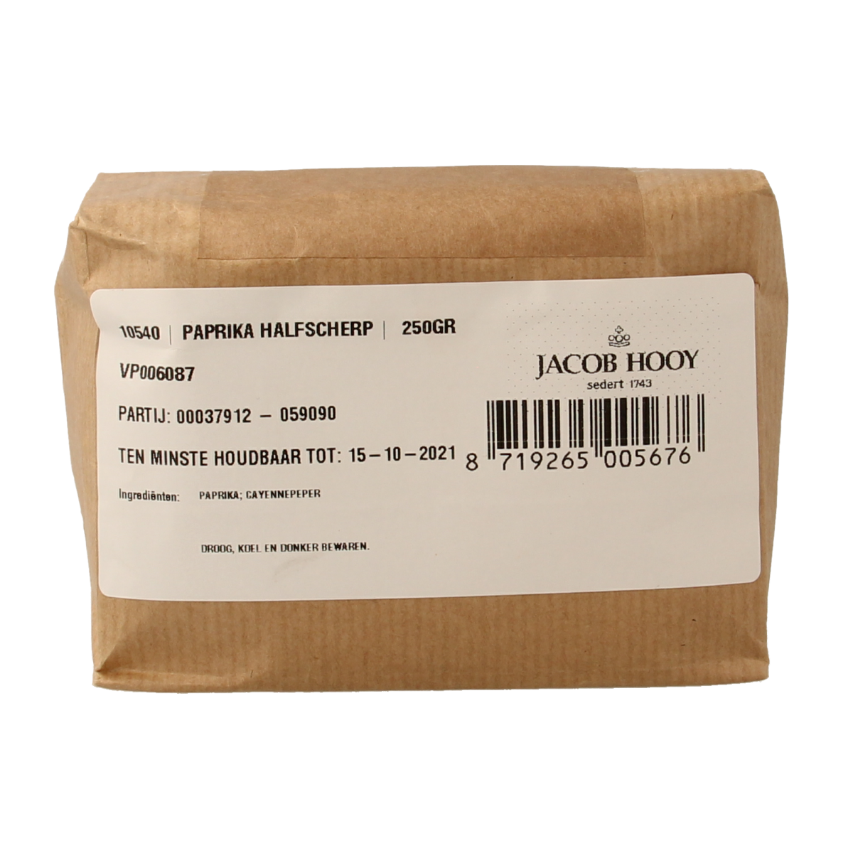 Jacob Hooy Paprika halfscherp in 250g container, a spice from kruiden, zouten en maaltijdmixen category, with vibrant red paprika peppers.