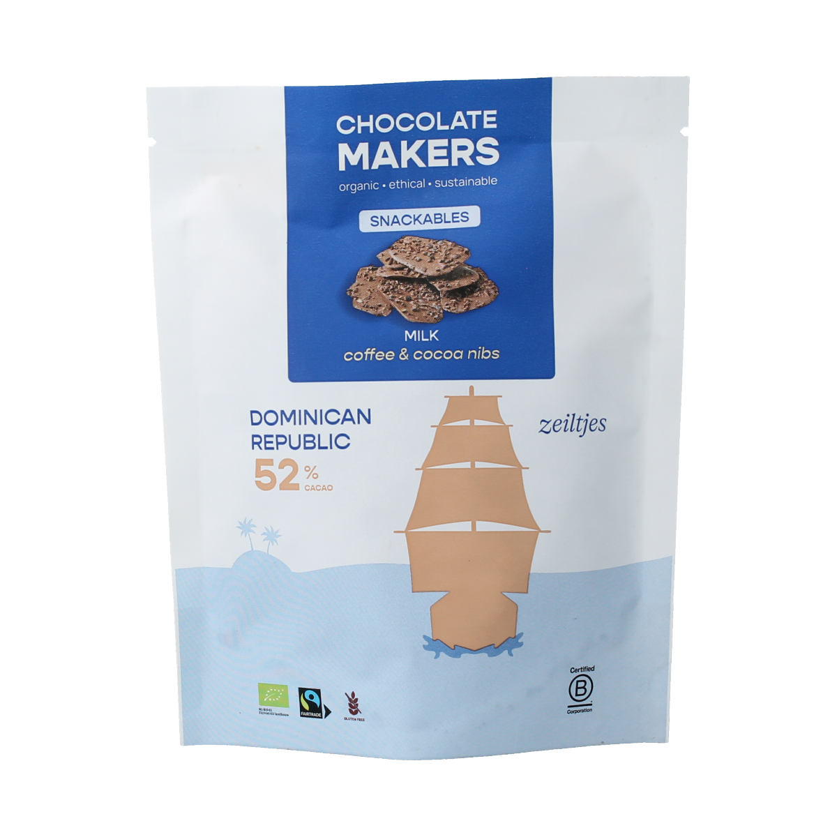 Chocolatemakers Zeiltjes melk chocolade met 52% cacao, cacaonibs en koffie, bio, 100g bar, detailed close-up of chocolate pieces