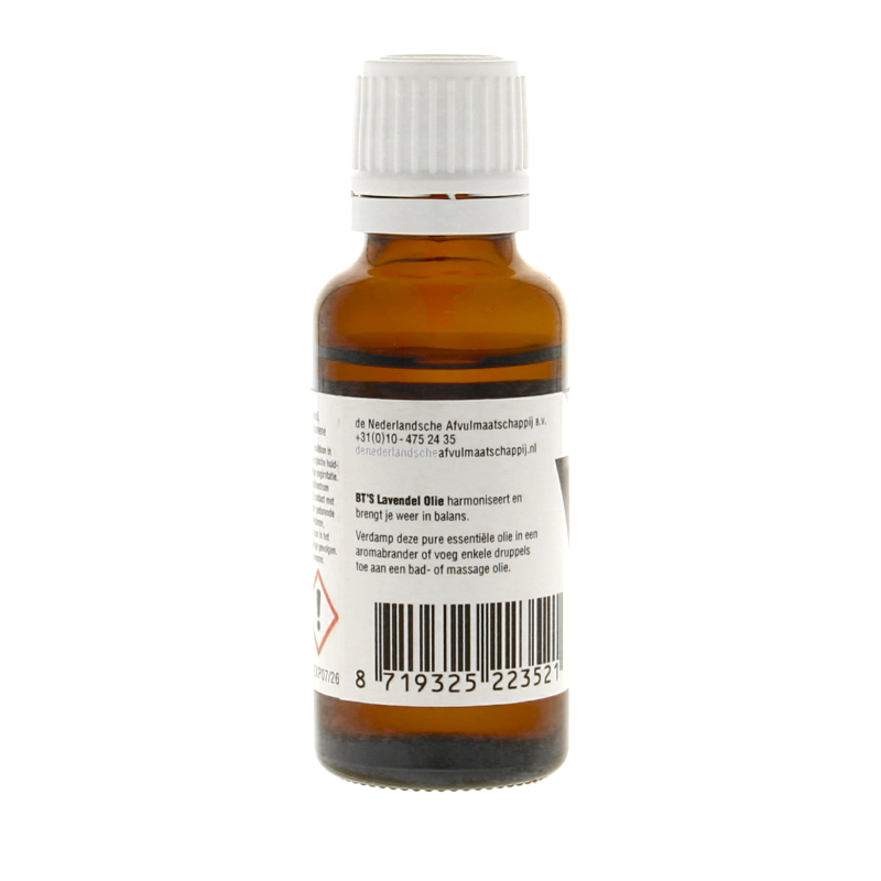 BT'S Lavendel olie in 25ml bottle, natural essential oil with lavender flowers for aromatherapy and relaxation.
