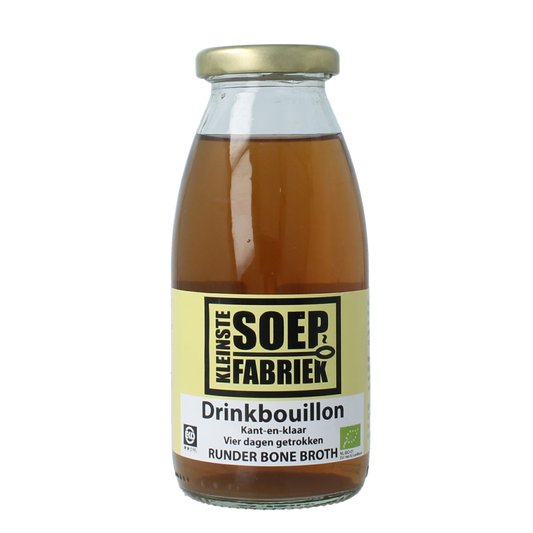 Kleinstesoepfabriek organic beef drink bouillon in 245ml bottle, showcasing the product label and transparent container.