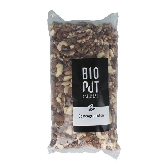 Bionut organic mixed nuts without Brazil nuts, raw superfoods, 1 kilogram, close-up of assorted raw nuts in a bowl