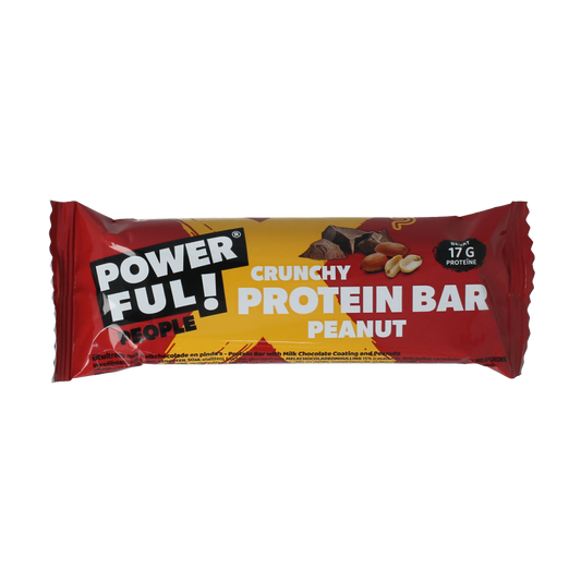 Powerful People peanut protein bar, sportvoeding, 55g, close-up of the chocolate-coated snack with branding and nutritional info.