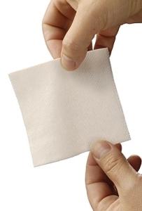 Sterile Heka Soft non-woven drain compress, 5x5cm, 4 layers, pack of 100, used for wound care and medical dressing.