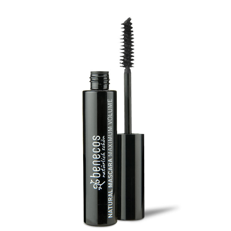 Benecos Natural Beauty mascara in intens black, 8ml tube, showcasing full, voluminous eyelashes for a natural makeup look.