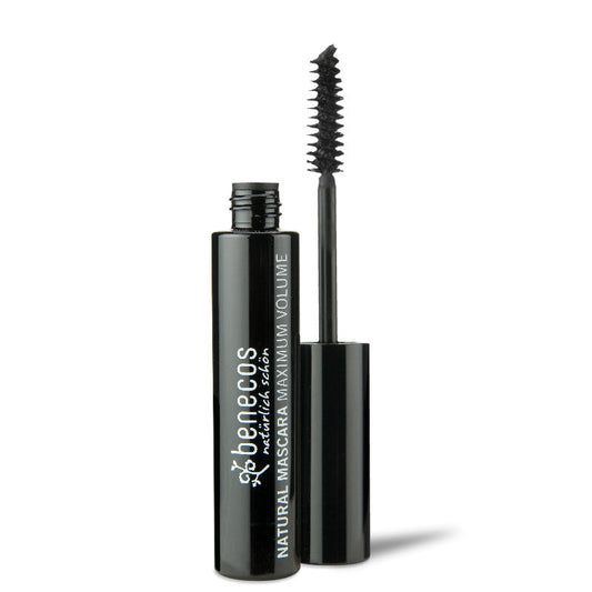 Benecos Natural Beauty mascara in intens black, 8ml tube, showcasing full, voluminous eyelashes for a natural makeup look.