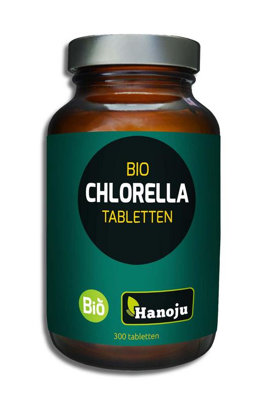 Hanoju Bio Chlorella tablets, 300 vegan green algae supplement tablets for detox and nutrition, in a white bottle.