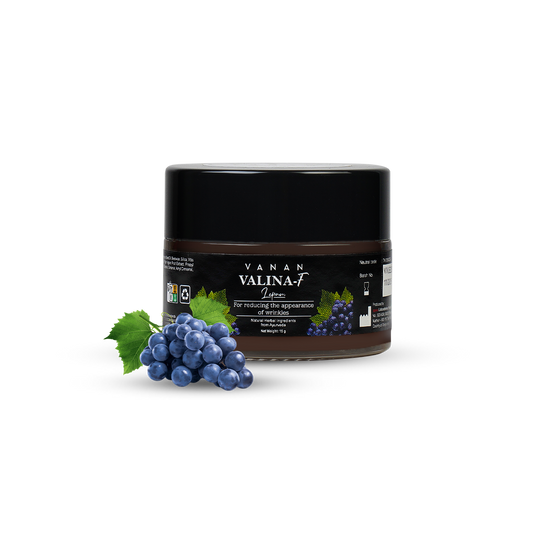 Vanan Valina F Gezichtsverzorging in 15g jar, creamy facial moisturizer with a smooth texture and clean packaging.
