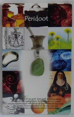 Steengoed gezondheidssteen hanger with peridot gemstone, showcasing a vibrant green stone on a simple display.