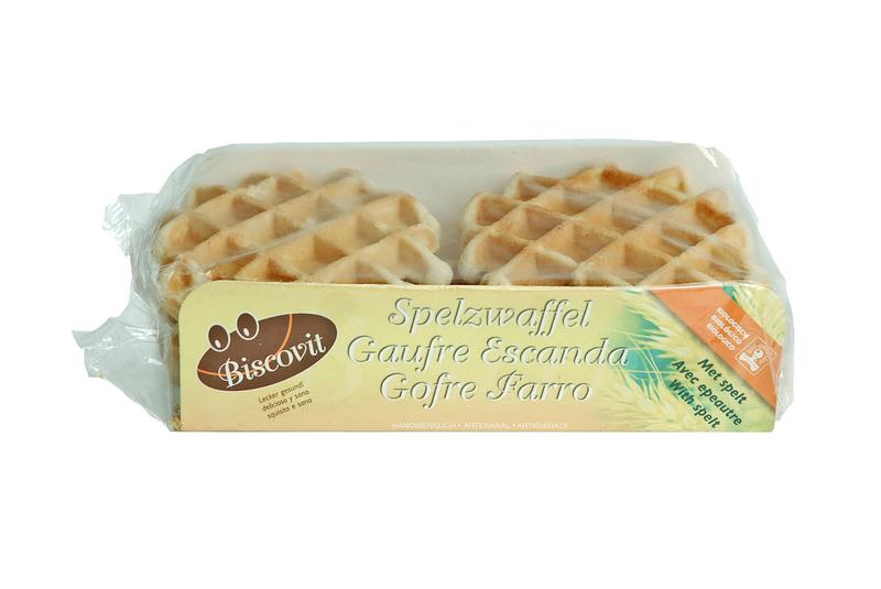 Biscovit Bio Spelt Wafers round koekje on a white plate, 150g packaging, natural and crunchy snack.