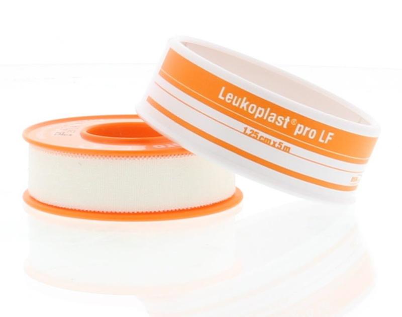 Leukoplast Hechtpleister pro adhesive bandage, 5m x 1.25cm, in a pack of one, for secure wound coverage and protection.