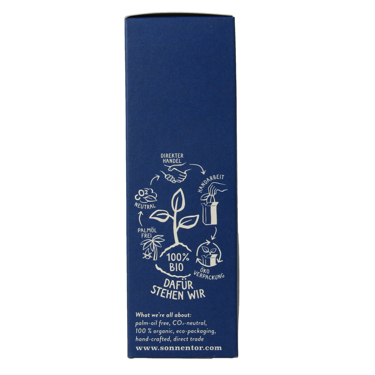 Organic Sonnentor Aardse Sencha green tea in a 70g package, showcasing fresh green tea leaves in a natural setting.