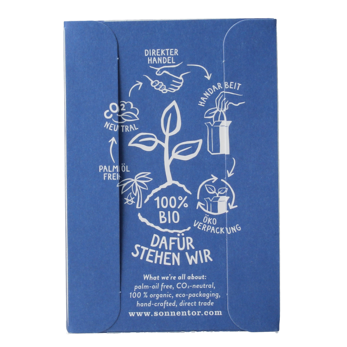 Sonnentor Smalle Weegbree sparrennaald organic tea in a clear bag, featuring dried herbs and pine needle pieces.