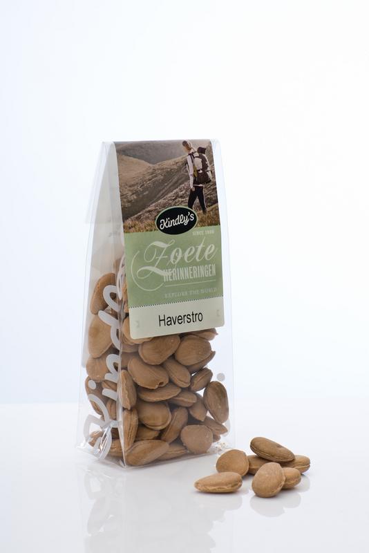 Kindly's Haverstro zoete herinneringen, 140g, Dutch candy with colorful, chewy caramel pieces in a clear bag.