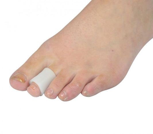 Able 2 Teenbeschermer tube for foot care, size S/M, showing the protective tube in a natural setting for foot treatment.