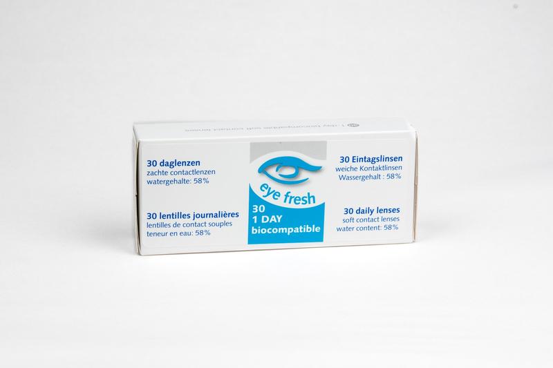 Close-up of Eyefresh Daglenzen -1.50 contact lenses in a blister pack, showcasing the clear lenses and packaging.