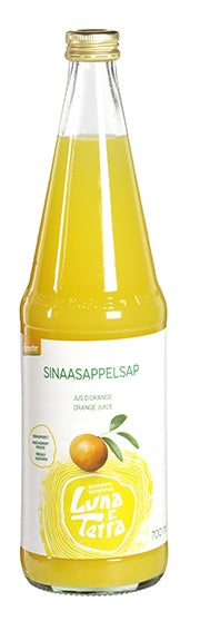 Luna E Terra Demeter bio orange juice in a 700ml bottle, natural drink with fresh orange appearance, in a clear glass.