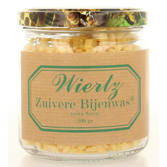 Wiertz Bijenwas zuiver, 200g, natural beeswax block for cleaning and polishing purposes, in a clear view.