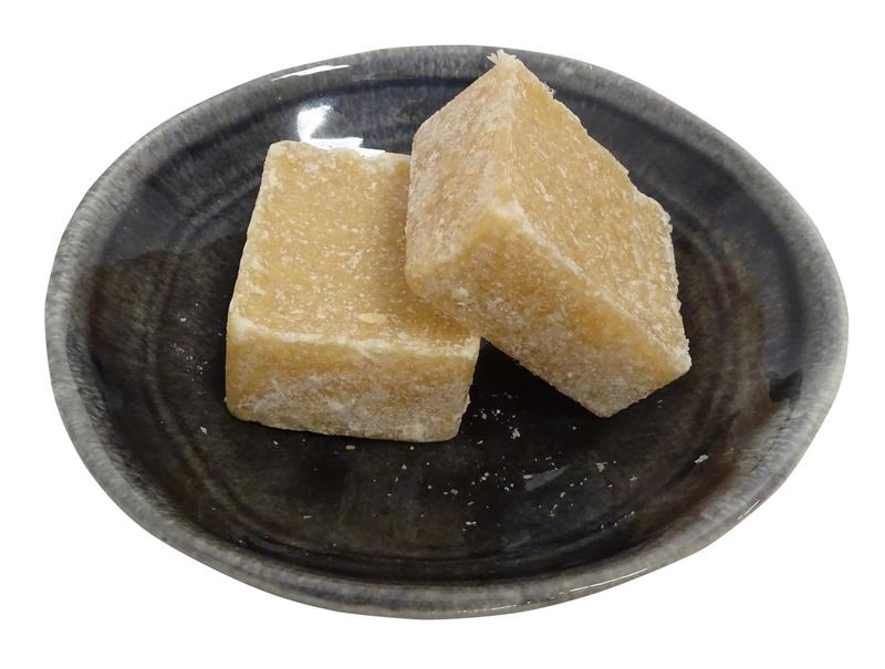 Aroma Vera Amberblok amber geurverspreider with one piece, natural scent diffuser for home or office use.