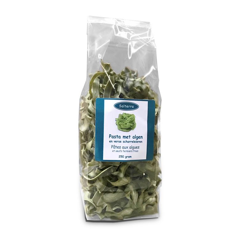 Salterra pasta with algae and scrambled egg in a bowl, 250g, showcasing the pasta's texture and ingredients.