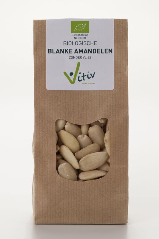 Raw organic Vitiv Amandelen zonder vlies in 250g pack, whole almonds without skin, superfood product.
