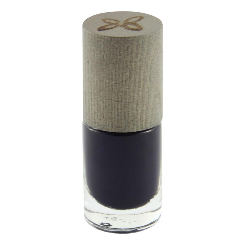 Boho green makeup Boho green makeup Ombre noir nail polish 60 in a 5ml bottle with a green and black ombre design.