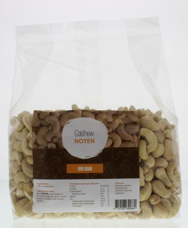 MijnNatuurwinkel cashewnoten in bulk, 1 kg, natural snacks en tussendoortjes, close-up of raw, roasted cashew nuts.
