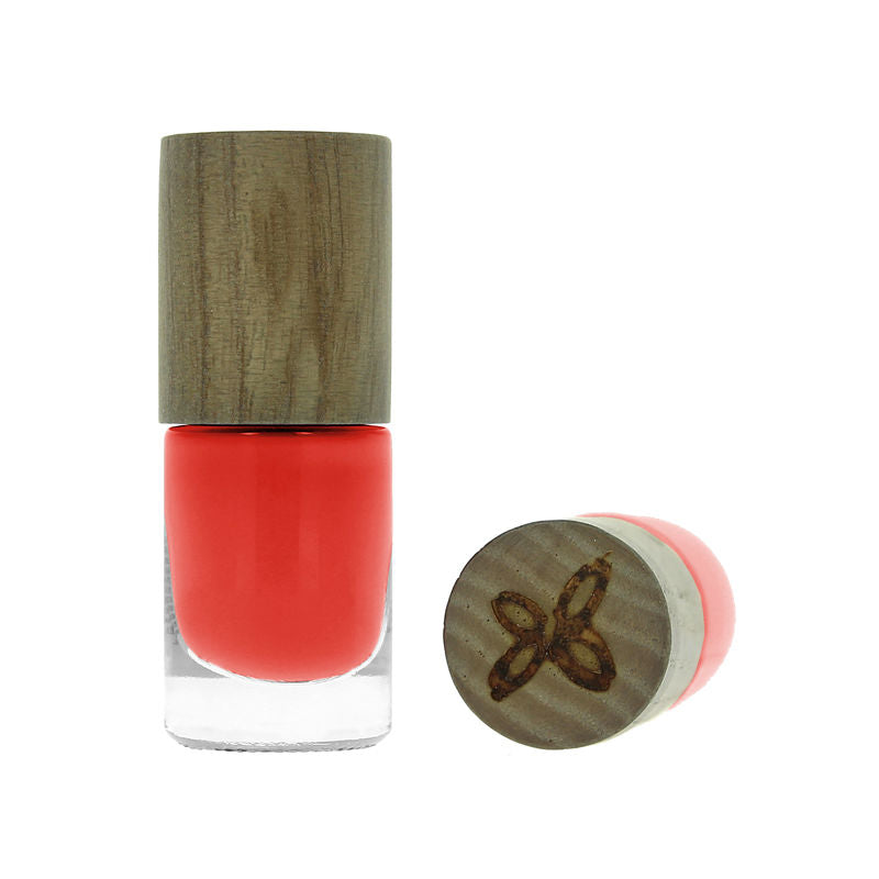 Boho Green MakeUp Nomade 16 green nail polish bottle, 5ml, with a natural boho style design and vibrant green color.