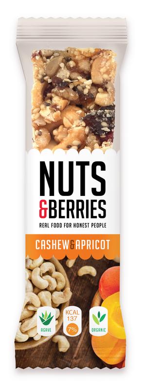 Nuts & Berries organic cashew apricot snack in 30g pack, featuring mixed nuts and dried apricots, natural and healthy snack option.