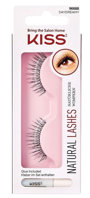 Kiss Kunstwimpers Natural Daydream 1.00 false eyelashes set, close-up of eyelash strips on a white background.