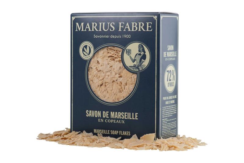 Marius Fabre Savon Marseille soap flakes in a 750g box, natural traditional soap product with textured flakes in a paper box.