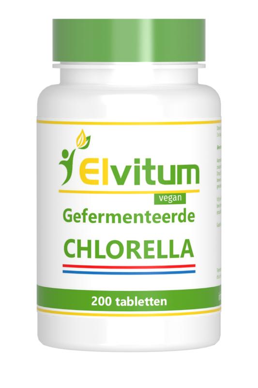 Elvitum Chlorella 250mg herbal supplement bottles with green tablets, Dutch packaging, and label displaying product details.