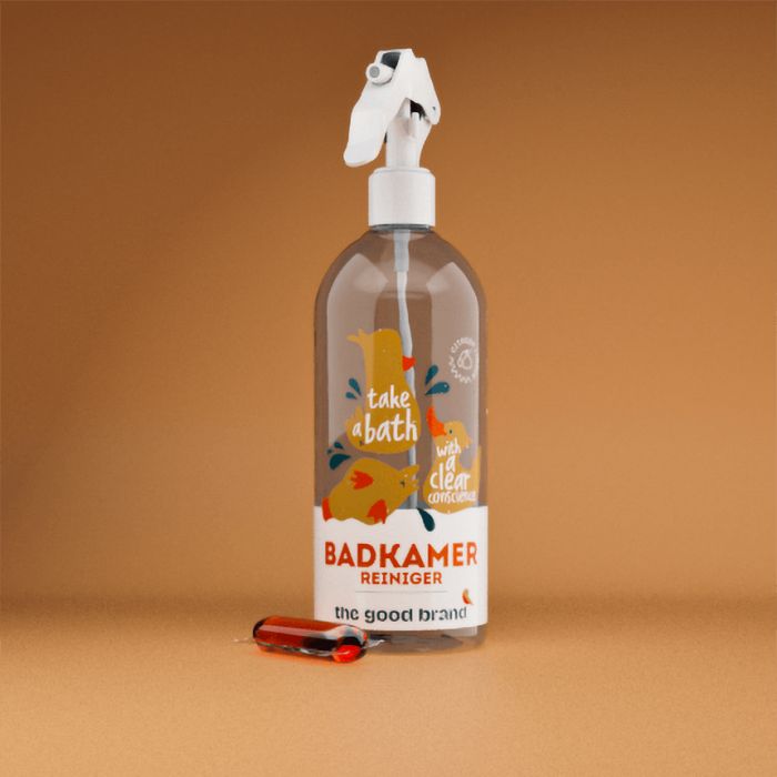 The Good Brand badkamerreiniger sprayflacon and pod, 500ml, in a white spray bottle with label, used for bathroom cleaning.