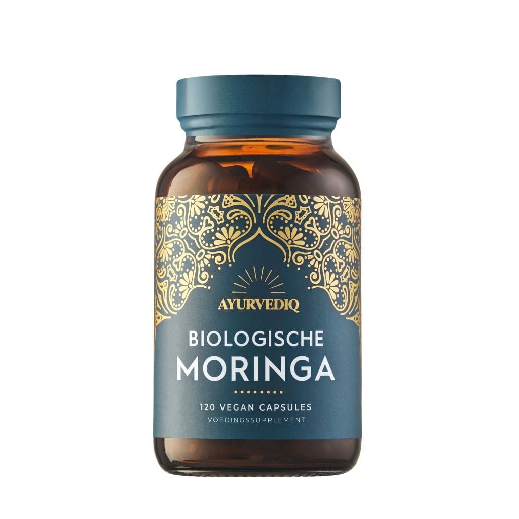 Ayurvediq biologische Moringa capsules in a bottle, natural herbal supplement for health and wellness.
