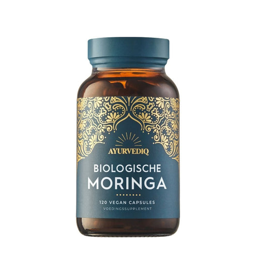 Ayurvediq biologische Moringa capsules in a bottle, natural herbal supplement for health and wellness.